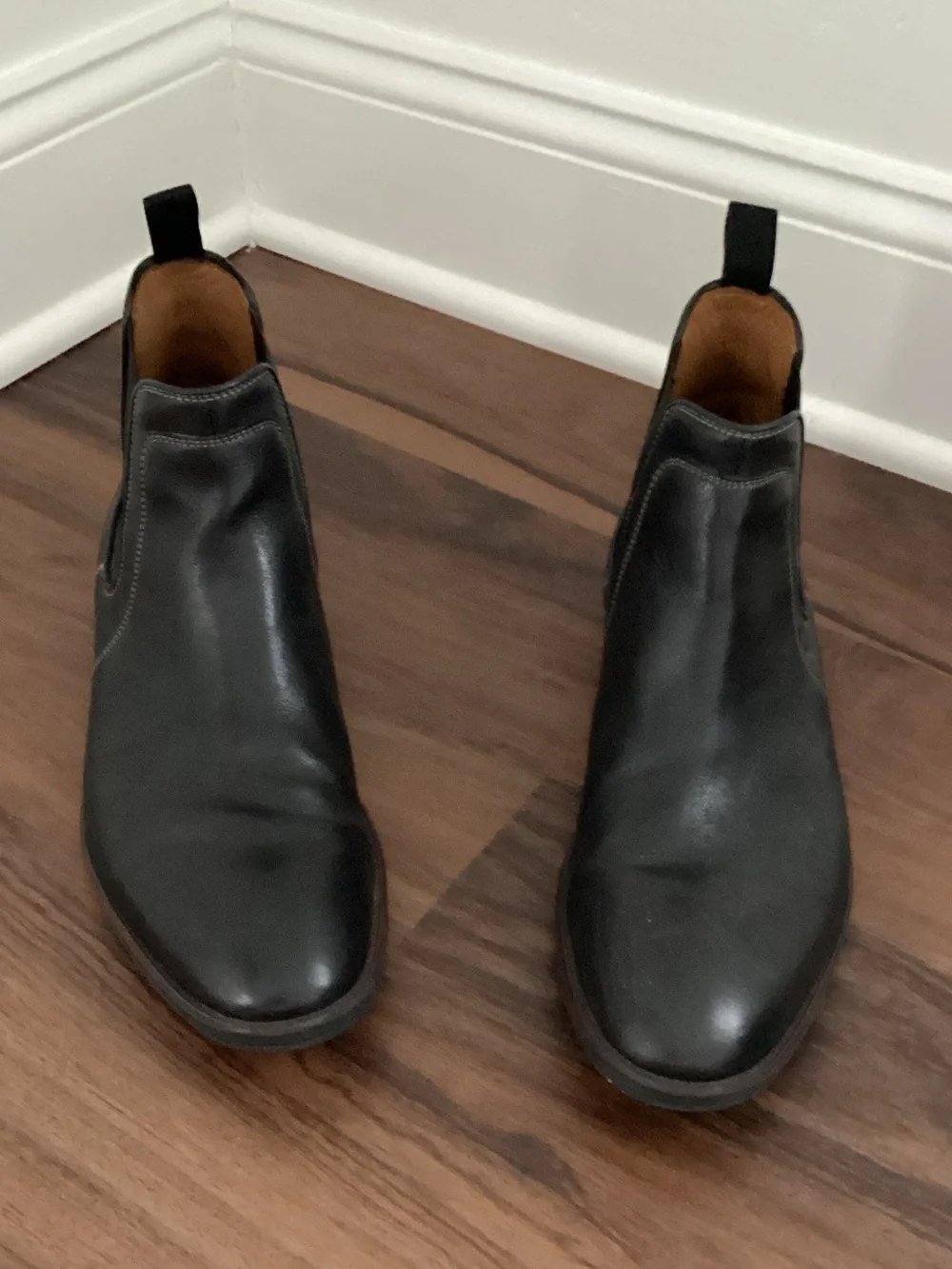 Classic Black Leather Chukka Boots - Sleek Slip-On Style